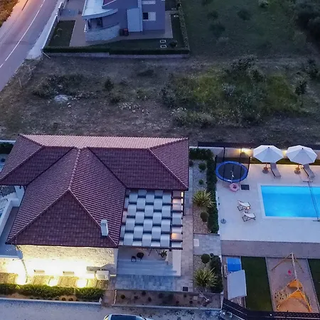 Klm By Interhome Vakantiehuis Lovinac (Zadar)