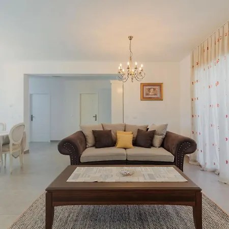Klm By Interhome Vakantiehuis Lovinac (Zadar)