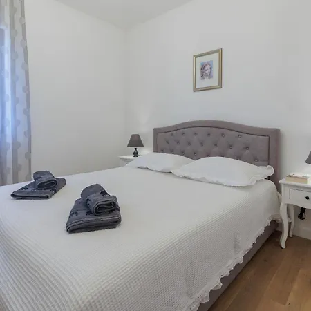 Klm By Interhome Holiday home Lovinac (Zadar)